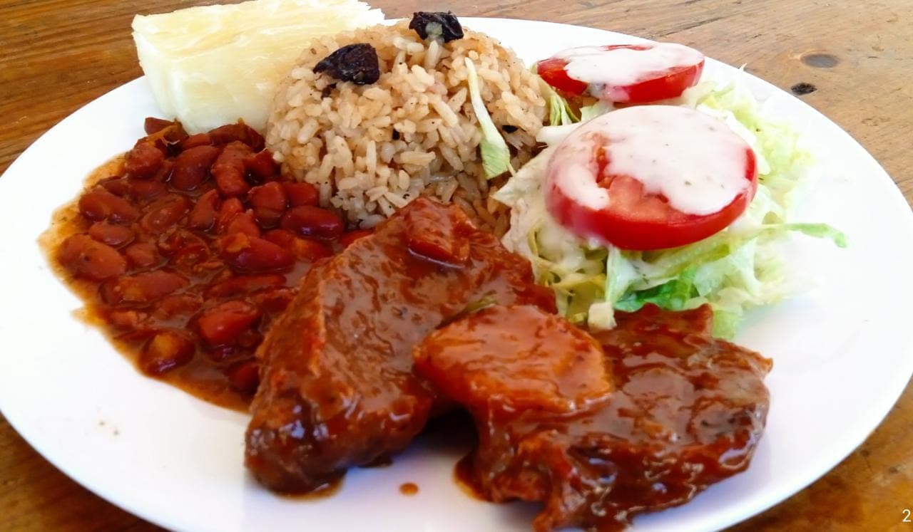 Carne en Posta Cartagenera, Gratis Bebida 250ML