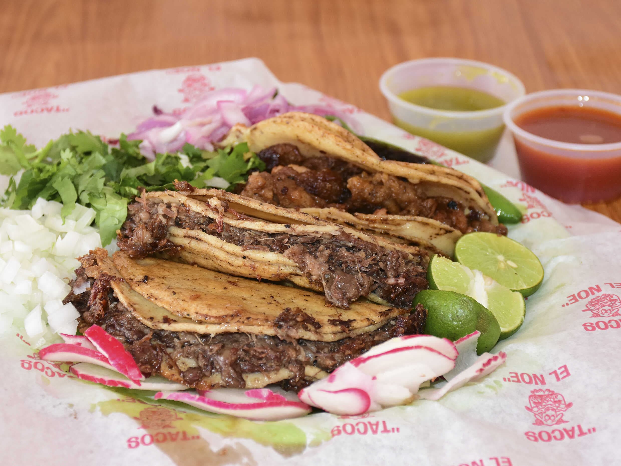 Taco Dorado con Barbacoa Res *