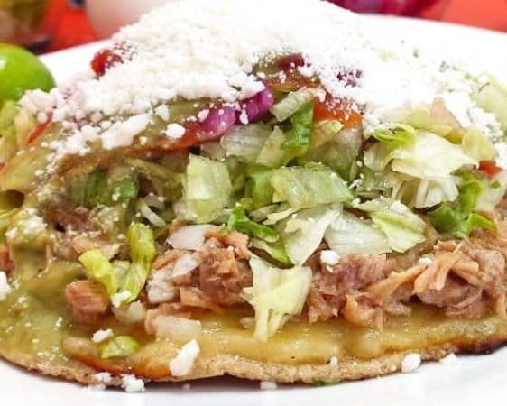 Sope de Carne y Queso