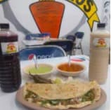 Quesadilla de harina de cabeza de res