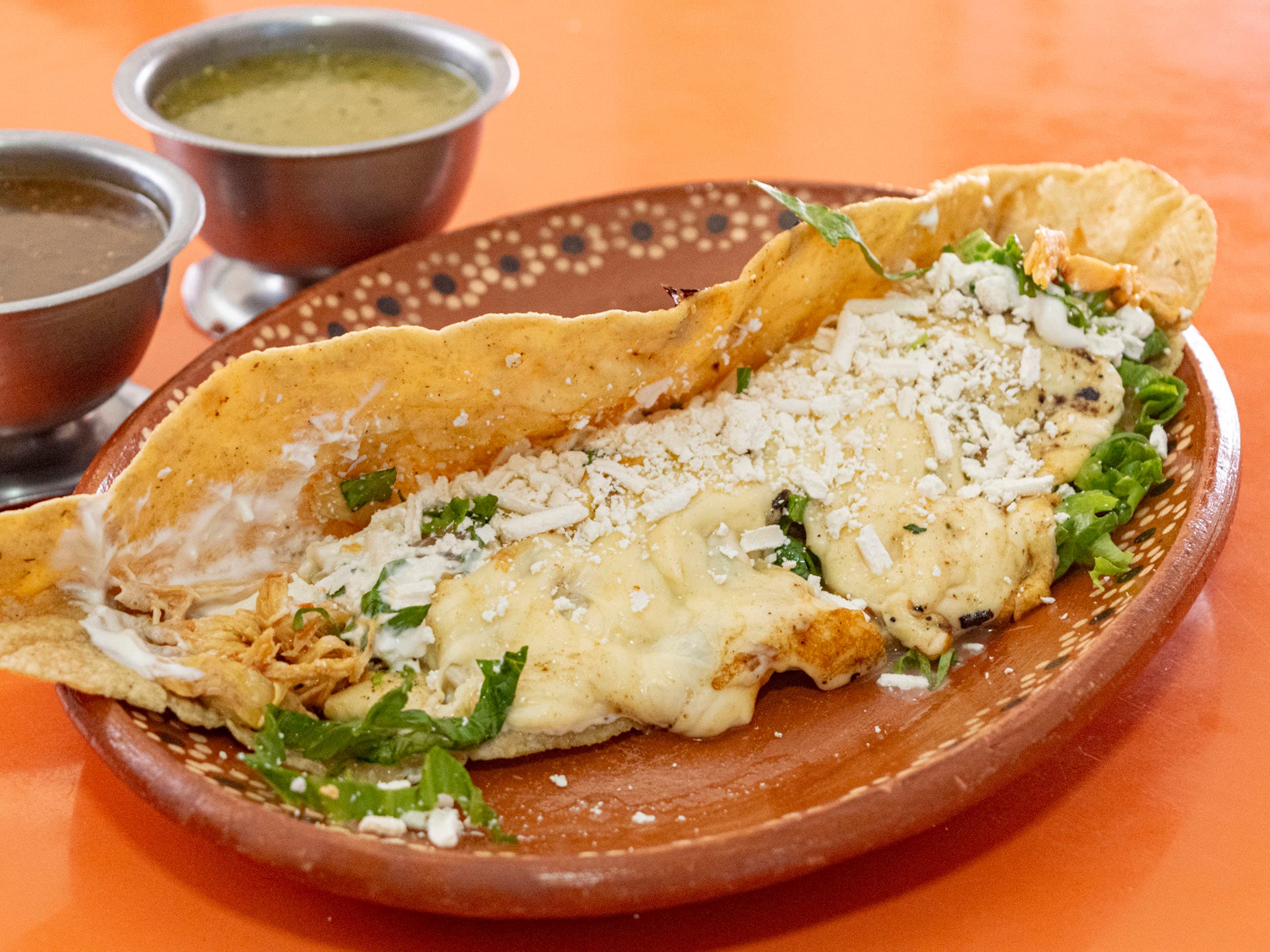 Quesadilla de tinga de pollo con queso