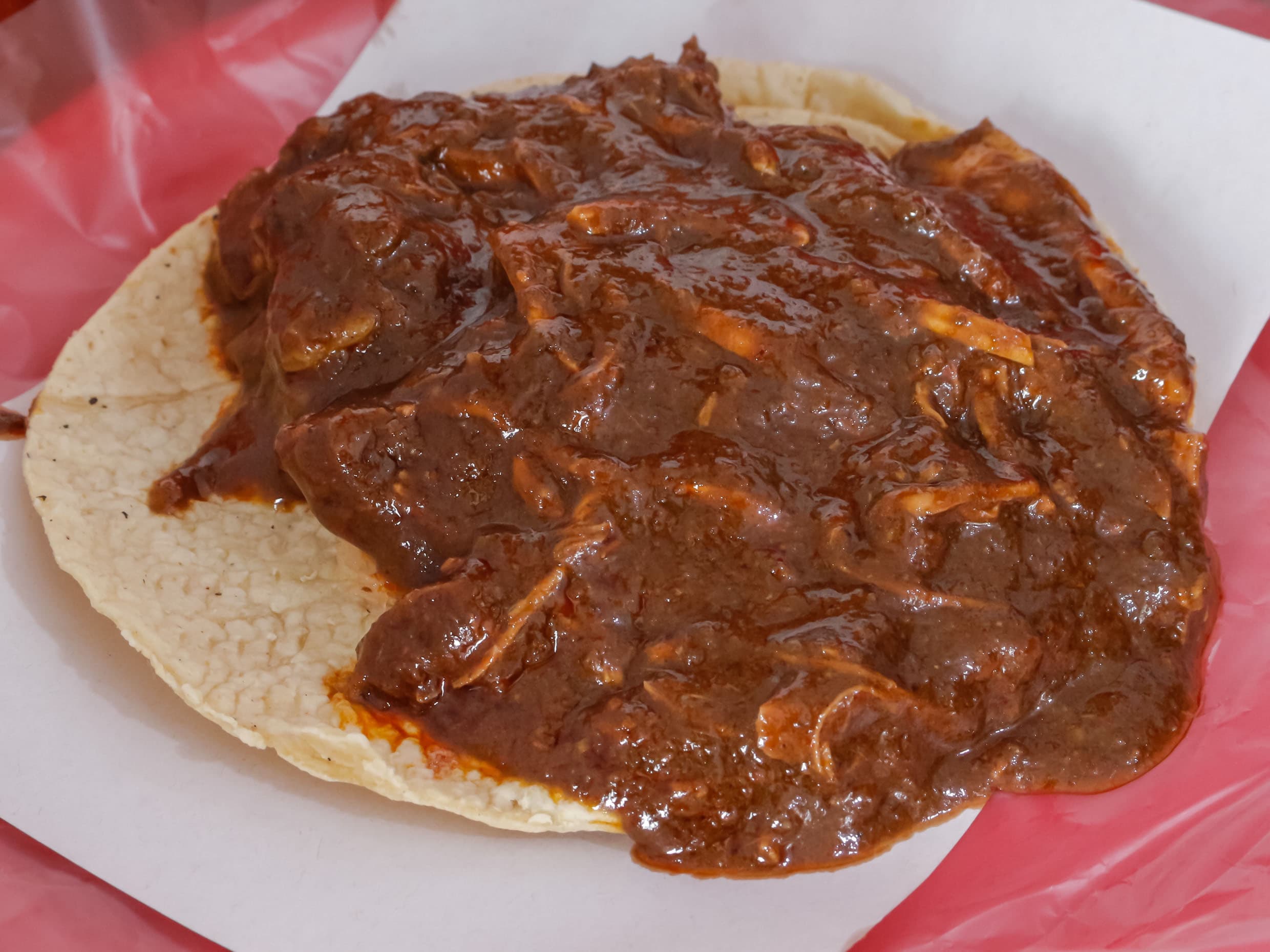 Taco de Mole Rojo