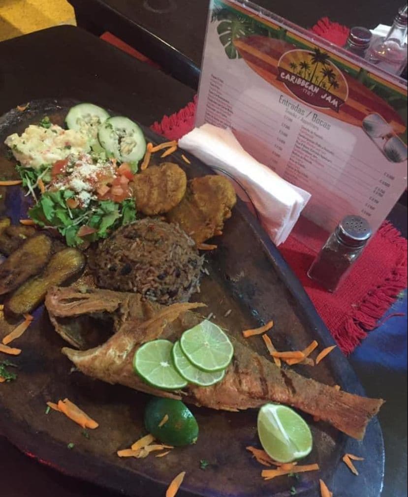 Pescado Entero con Leche de Coco