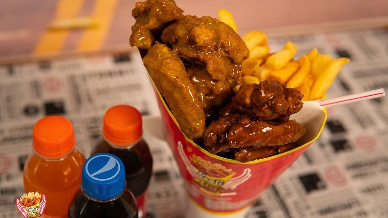 (Combo 9) 8 Alitas + Papas + Bebida