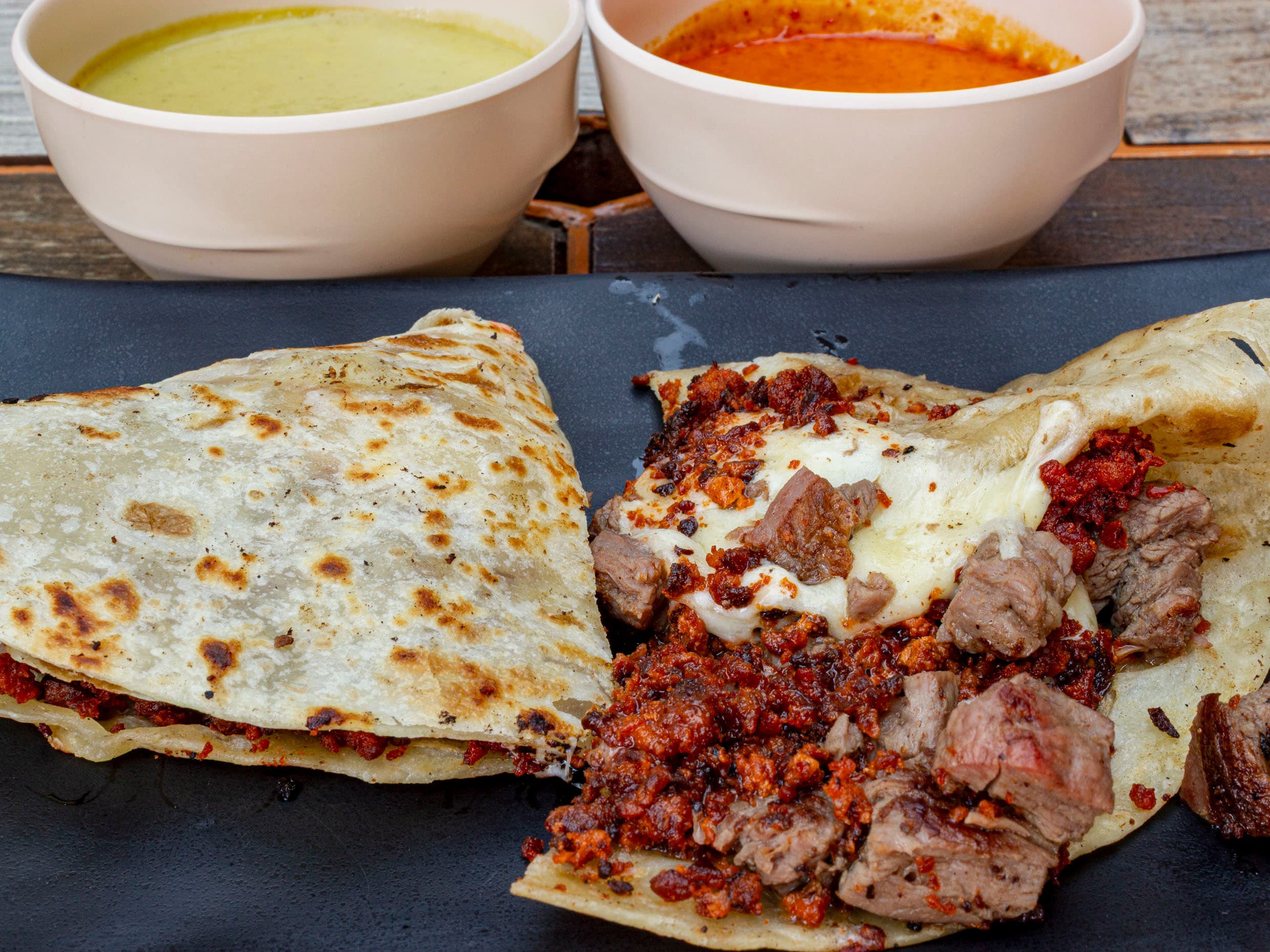 QUESADILLA CAMPECHANA + REFRESCO O AGUA DE SABOR