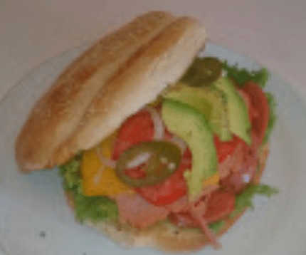 TORTA DE PIERNA ENCHILADA CON QUESO ASADERO