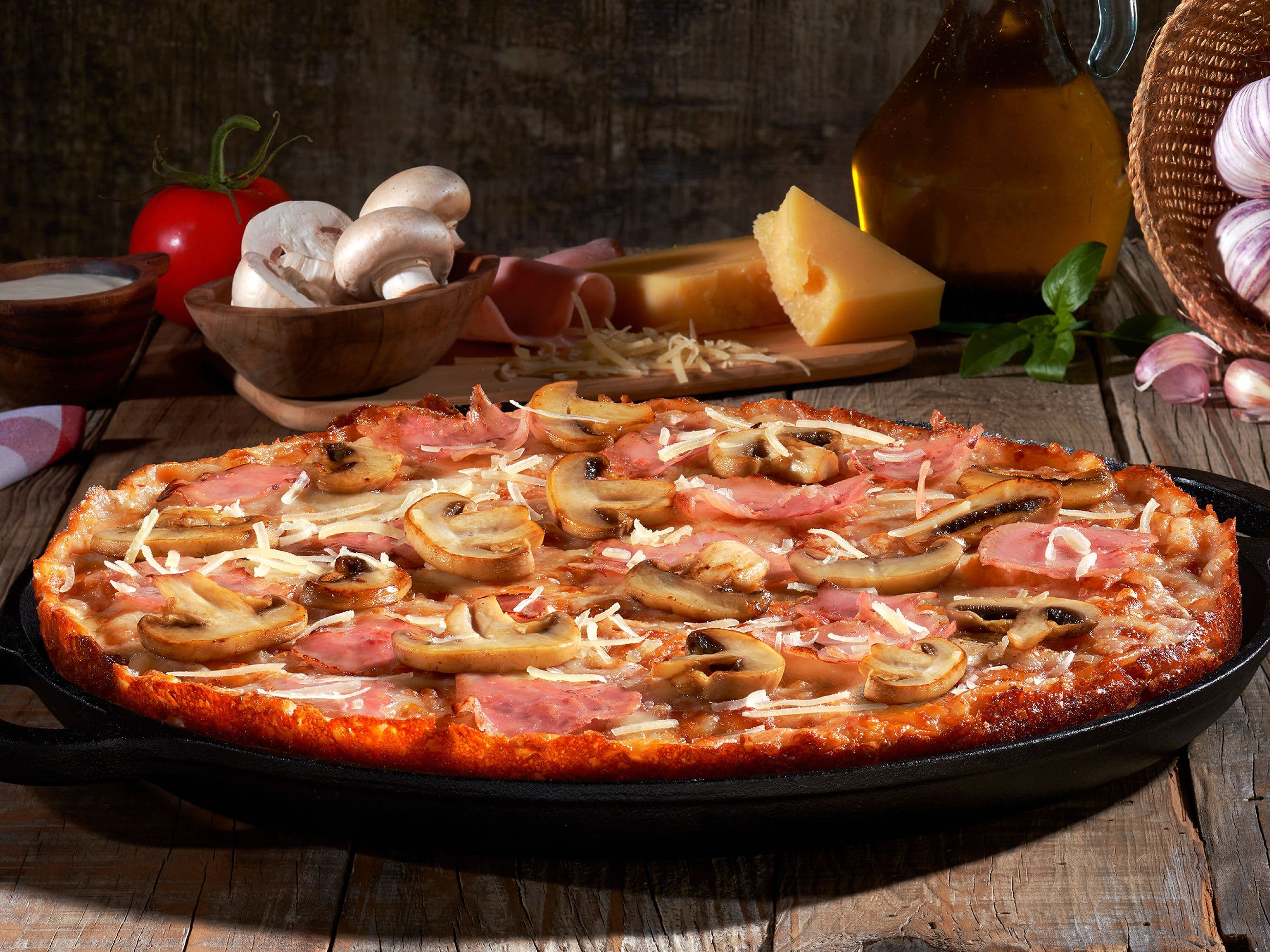 Pizza Cazzerola Jamón e Funghi