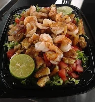 Ensalada Camarón con Pollo