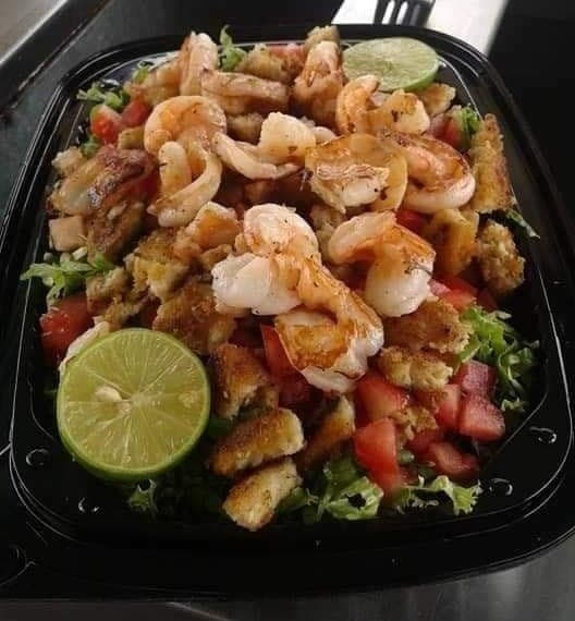 Ensalada Camarón con Pollo