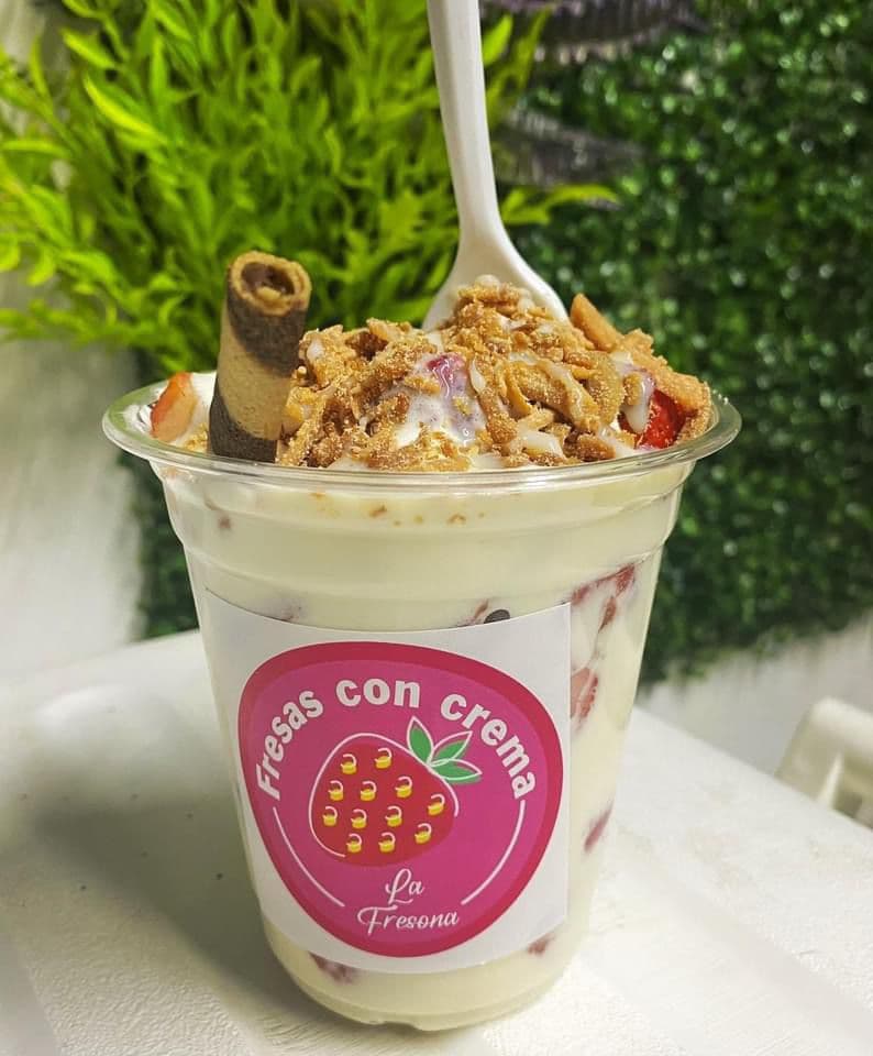 Fresas Con Crema Sencillas Grandes Vaso de 16oz
