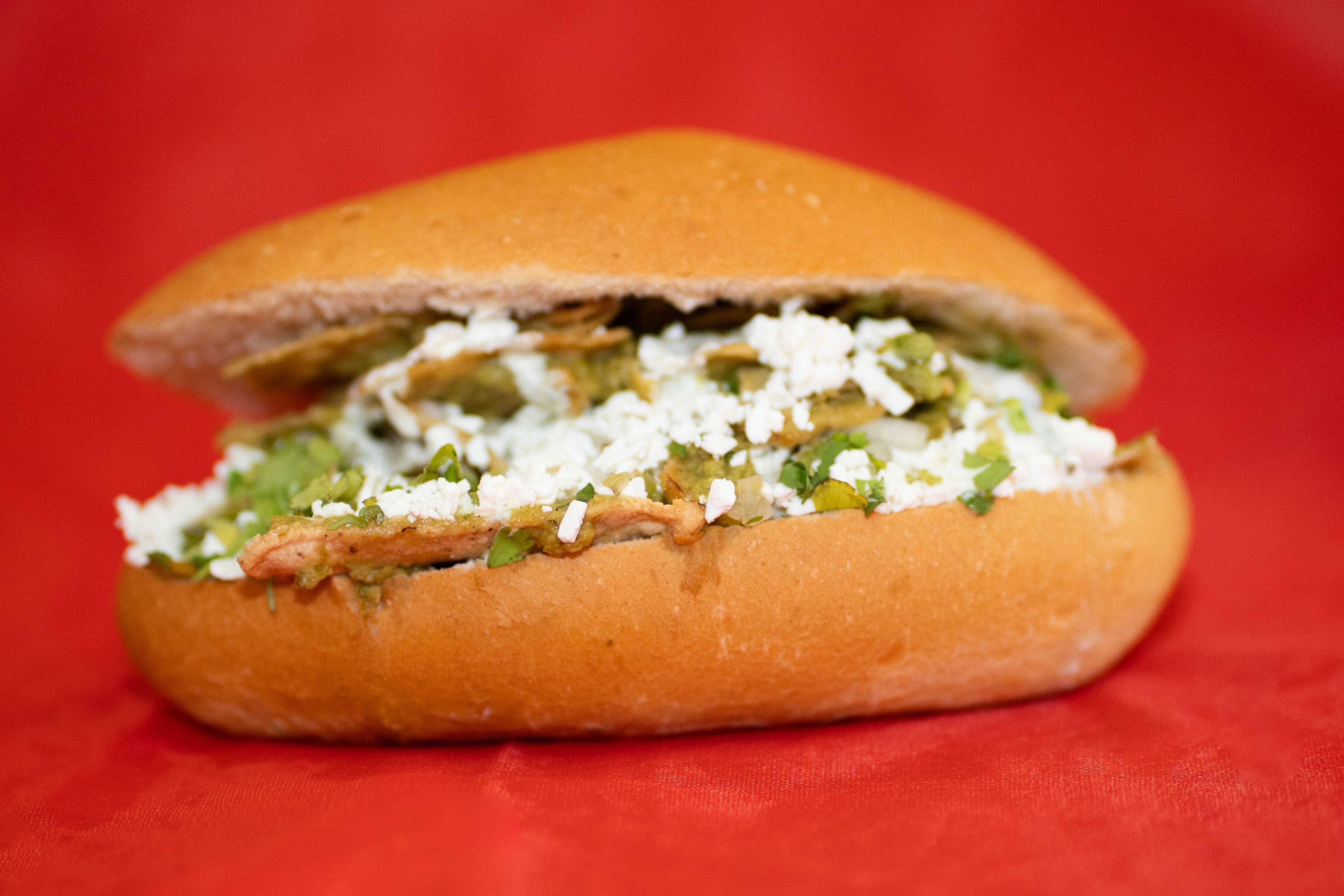 Torta de Chilaquiles Cremosos