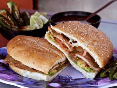 Combo Torta Milanesa con Queso + Refresco