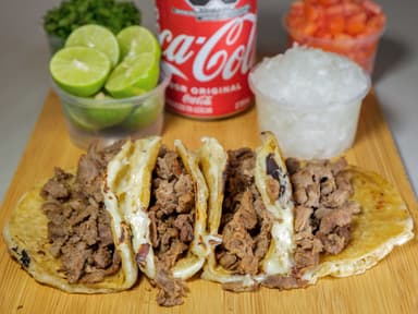 Taquesos de Bistec Maíz (4 Pzas).