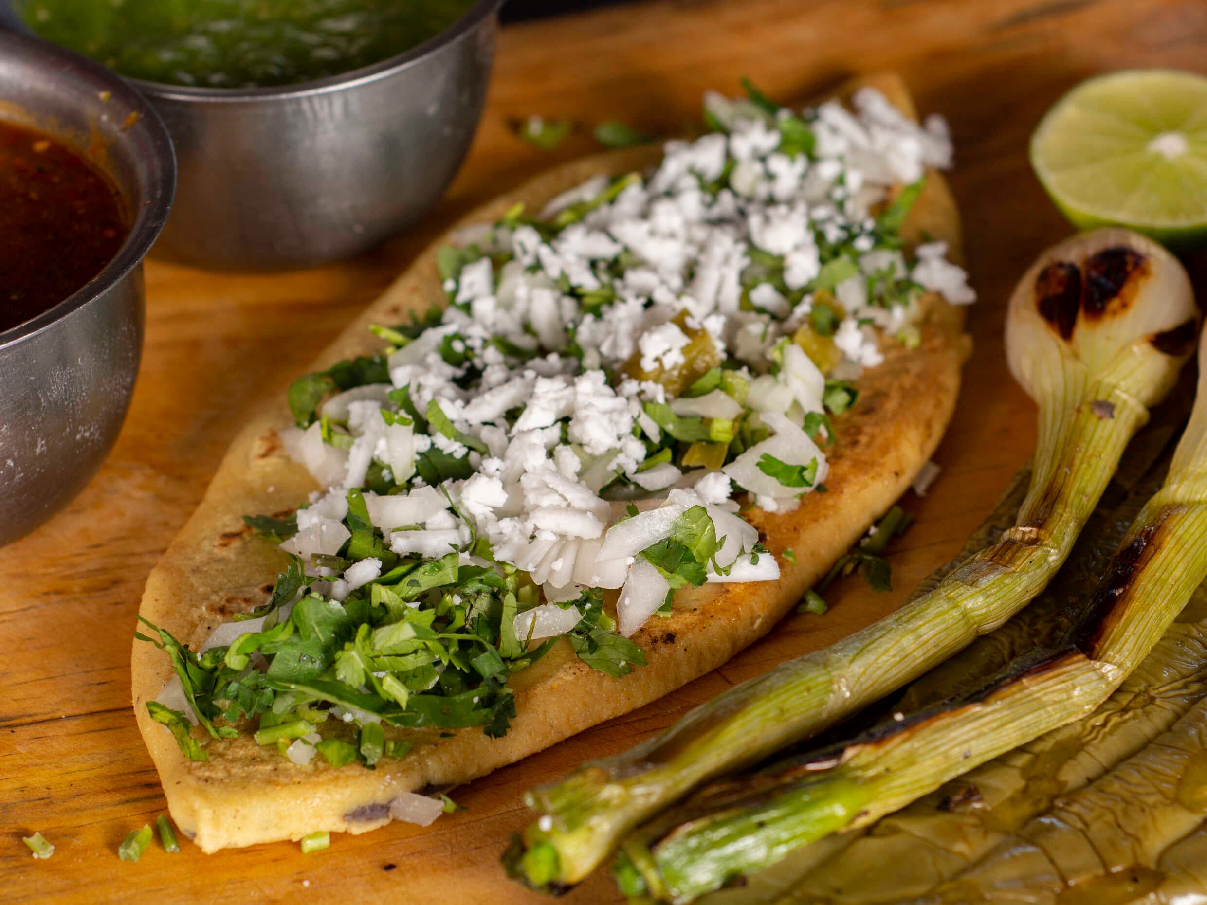 1 Tlacoyo  Grande Con Carne