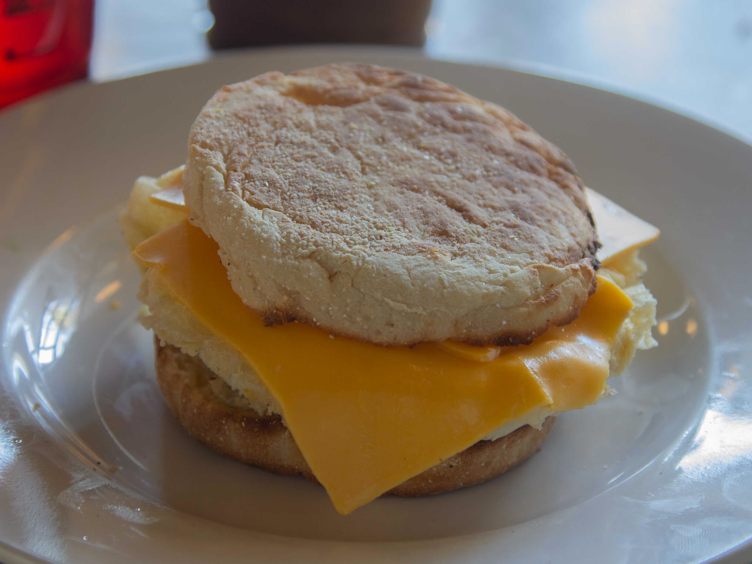 English Muffin con Huevo