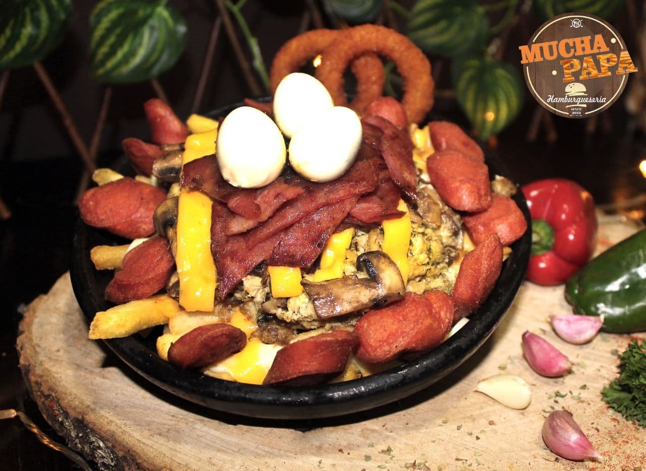 Salchipapa Champipollo Bacon