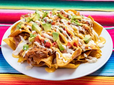 Nachos con Carne Mechada