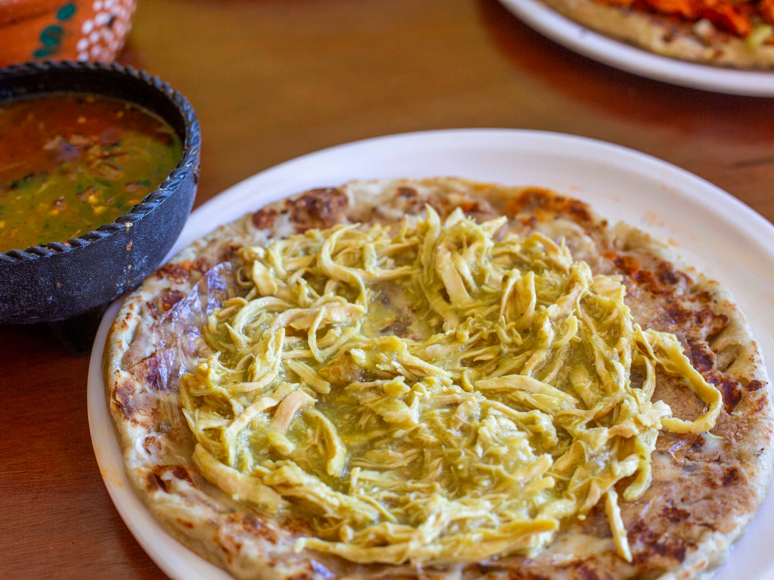 Sope con Pollo