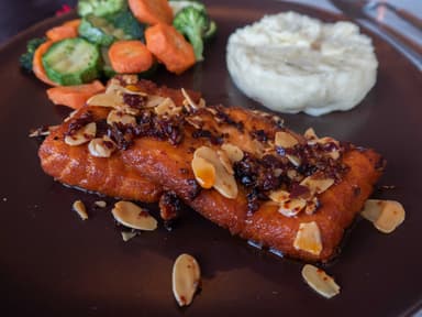 Salmón al Ajillo