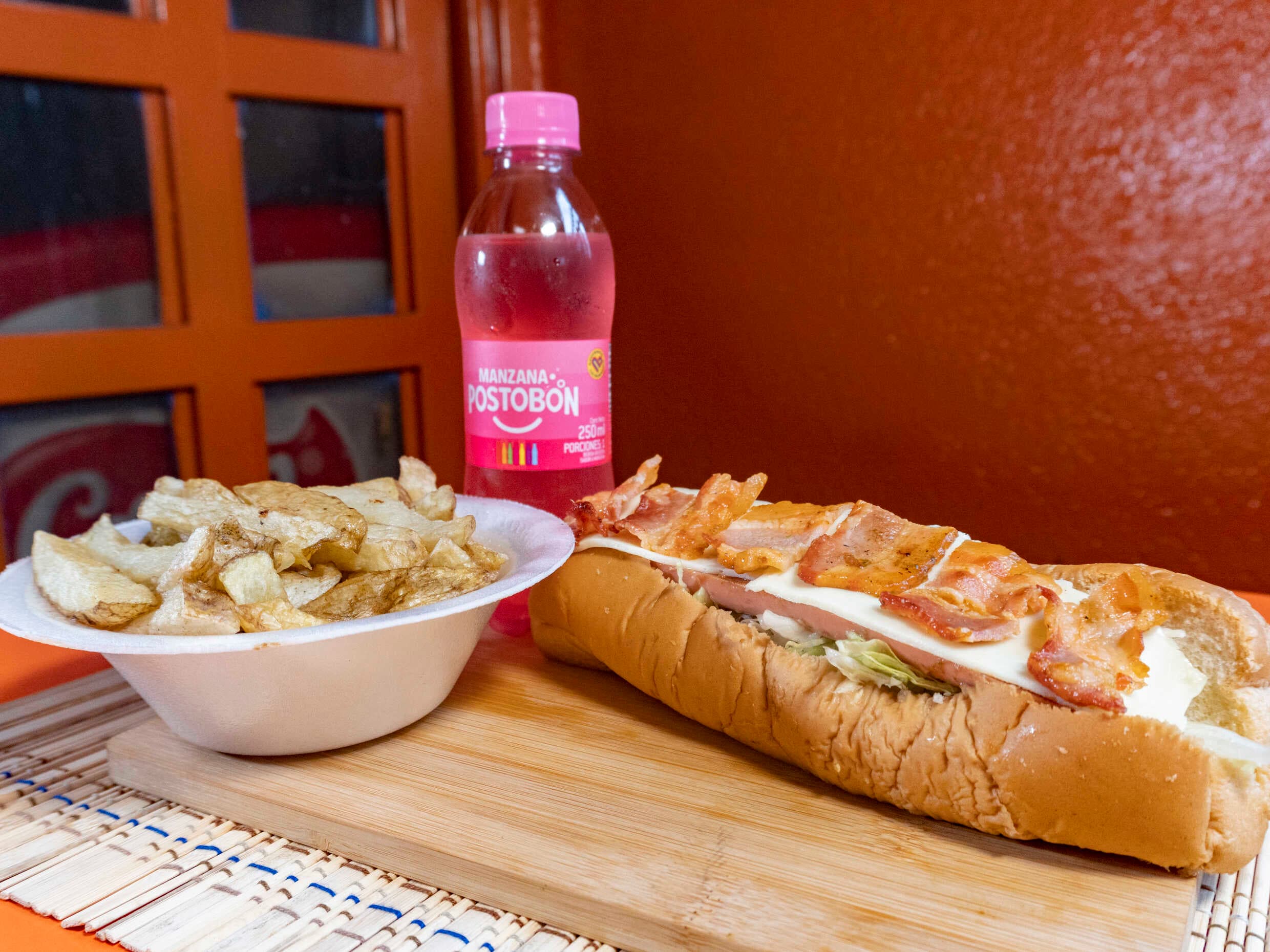 Perro Especial, Papas y Gaseosa