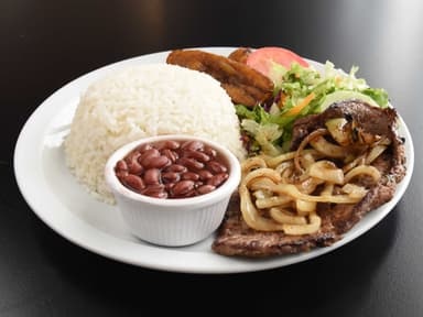 Casado Bistec Encebollado