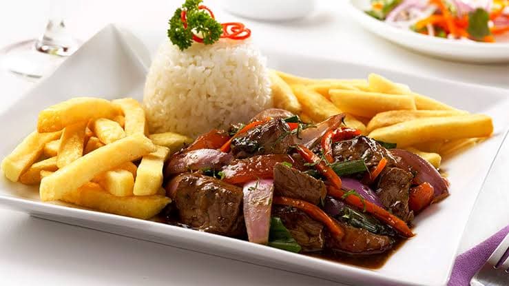 Lomo Saltado + Bebida de 500 Ml