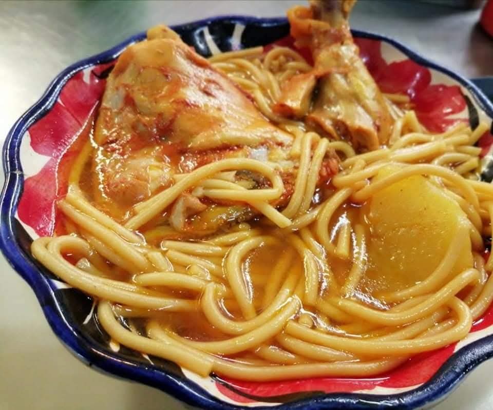 Caldo de Pollo con fideos