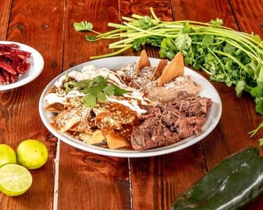 Chilaquiles con Birria