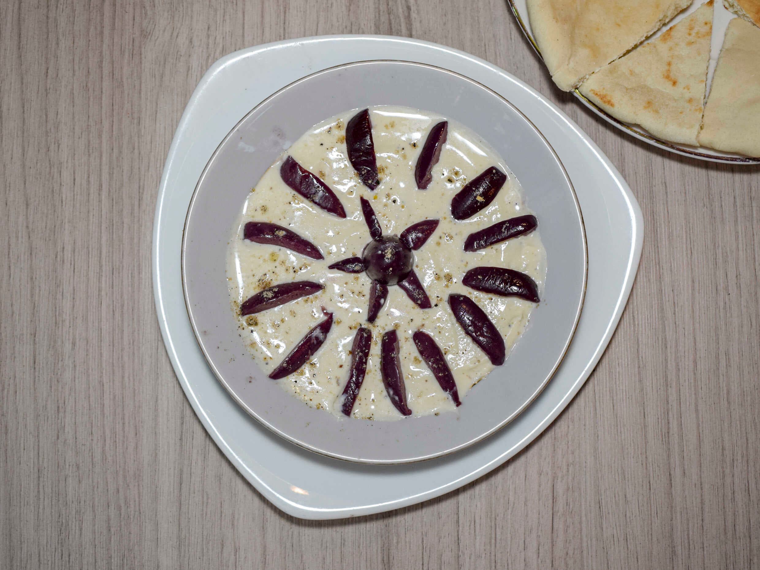 Labneh con Aceitunas Negras