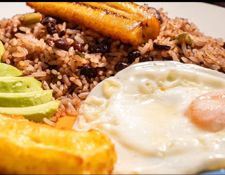 Gallo Pinto Tradicional + Café