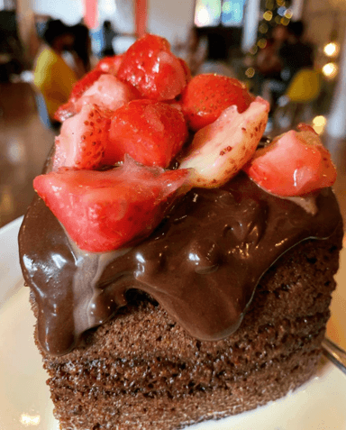 Rebanada de Pastel de 3 Leches Chocofresas
