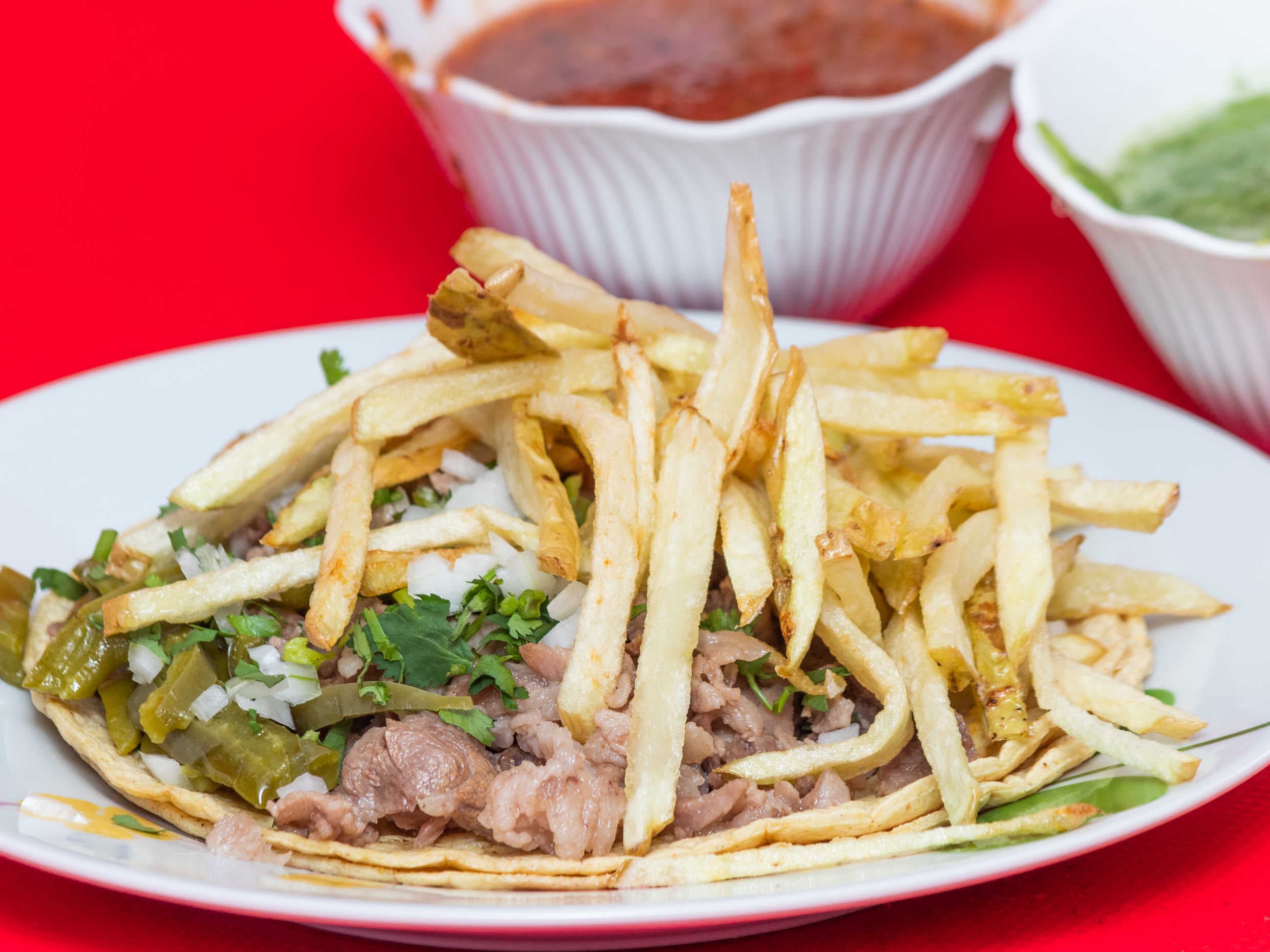 Taco de bistec con queso