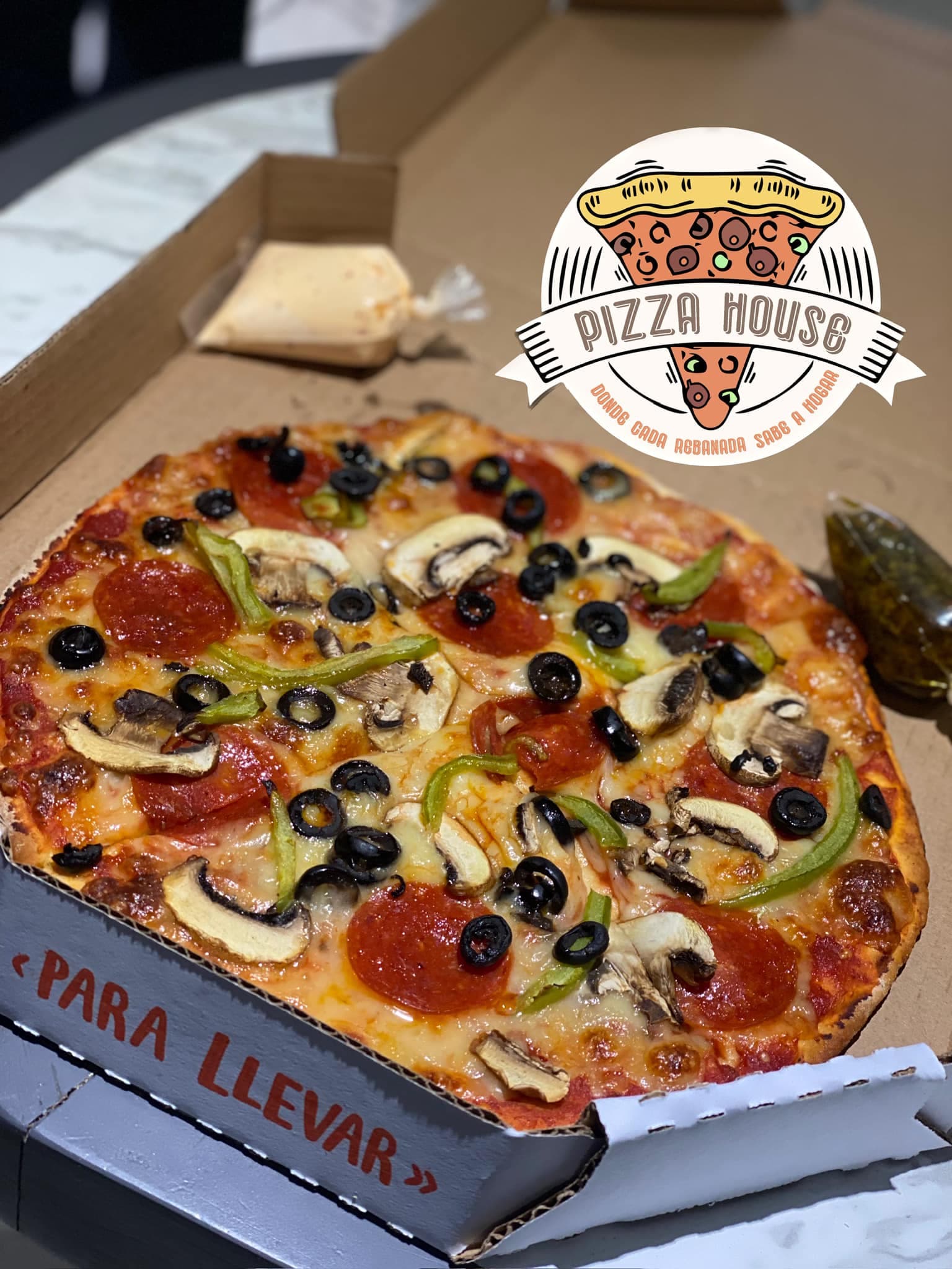 Pizza Especial Mediana (Variedad Especialidades)