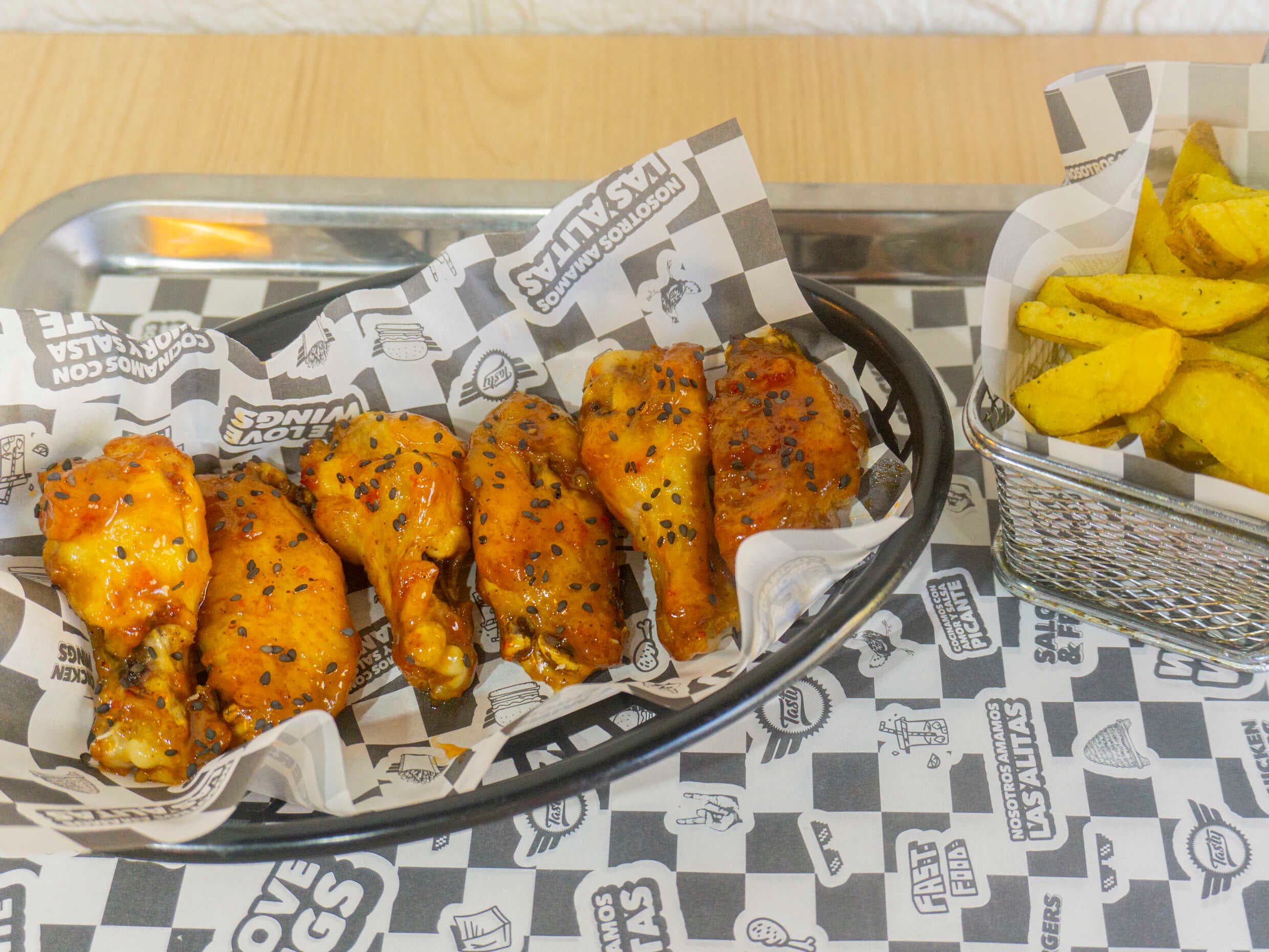 Combo Hot Wings Thai con Papas Tasty