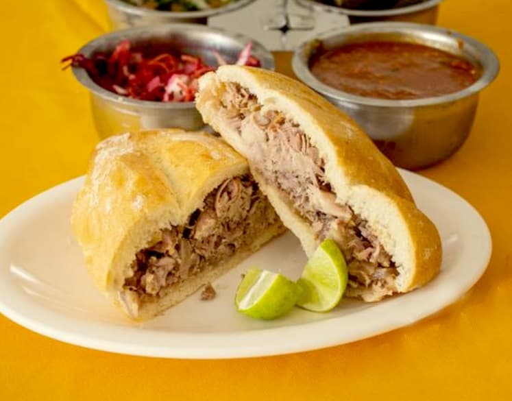 Torta de Carnitas Surtida