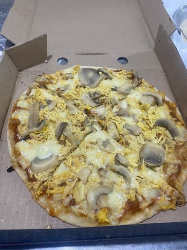 Pizza Pollo y Champiñones