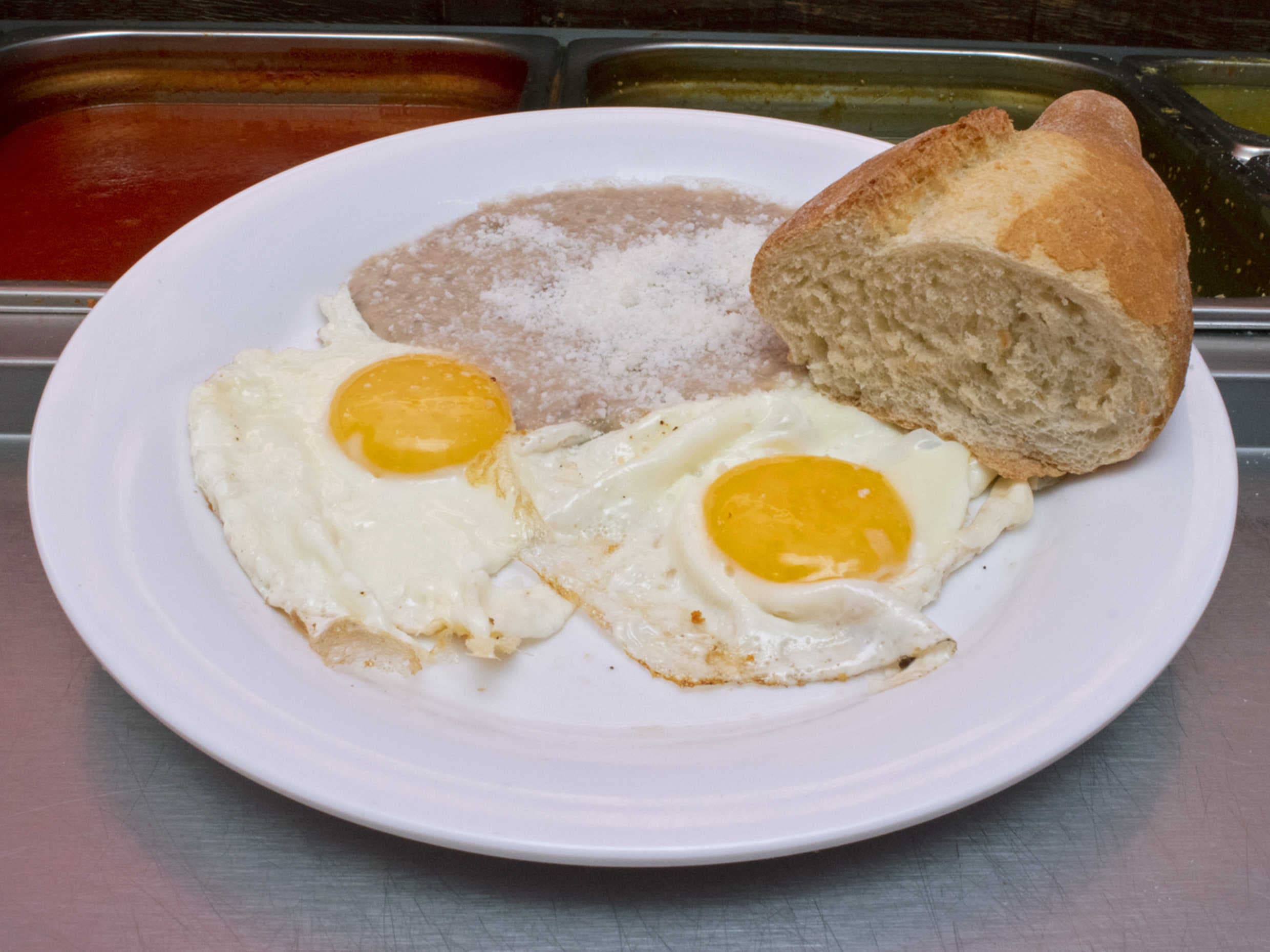 Huevos con Frijoles