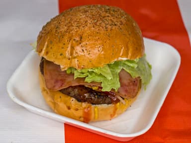 HAMBURGUESA CON JAMÓN