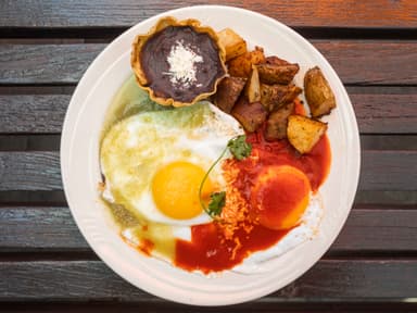 Huevos Divorciados (Salsa Verde)