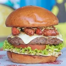 Hamburguesa  BBQ con aros de cebolla