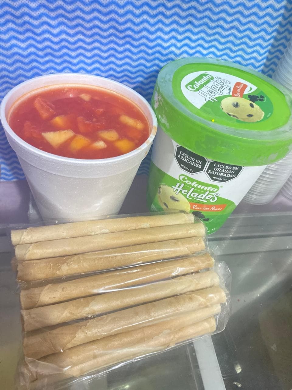 Salpicón Grande + Litro de Helado + Barquillos