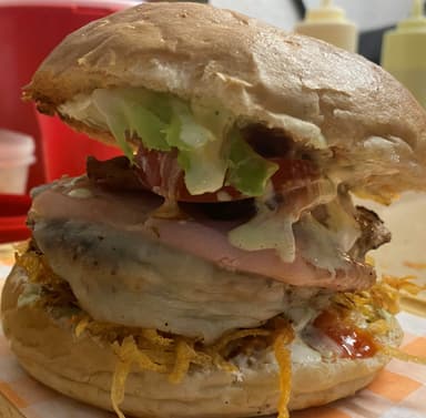 Hamburguesa la Catíra