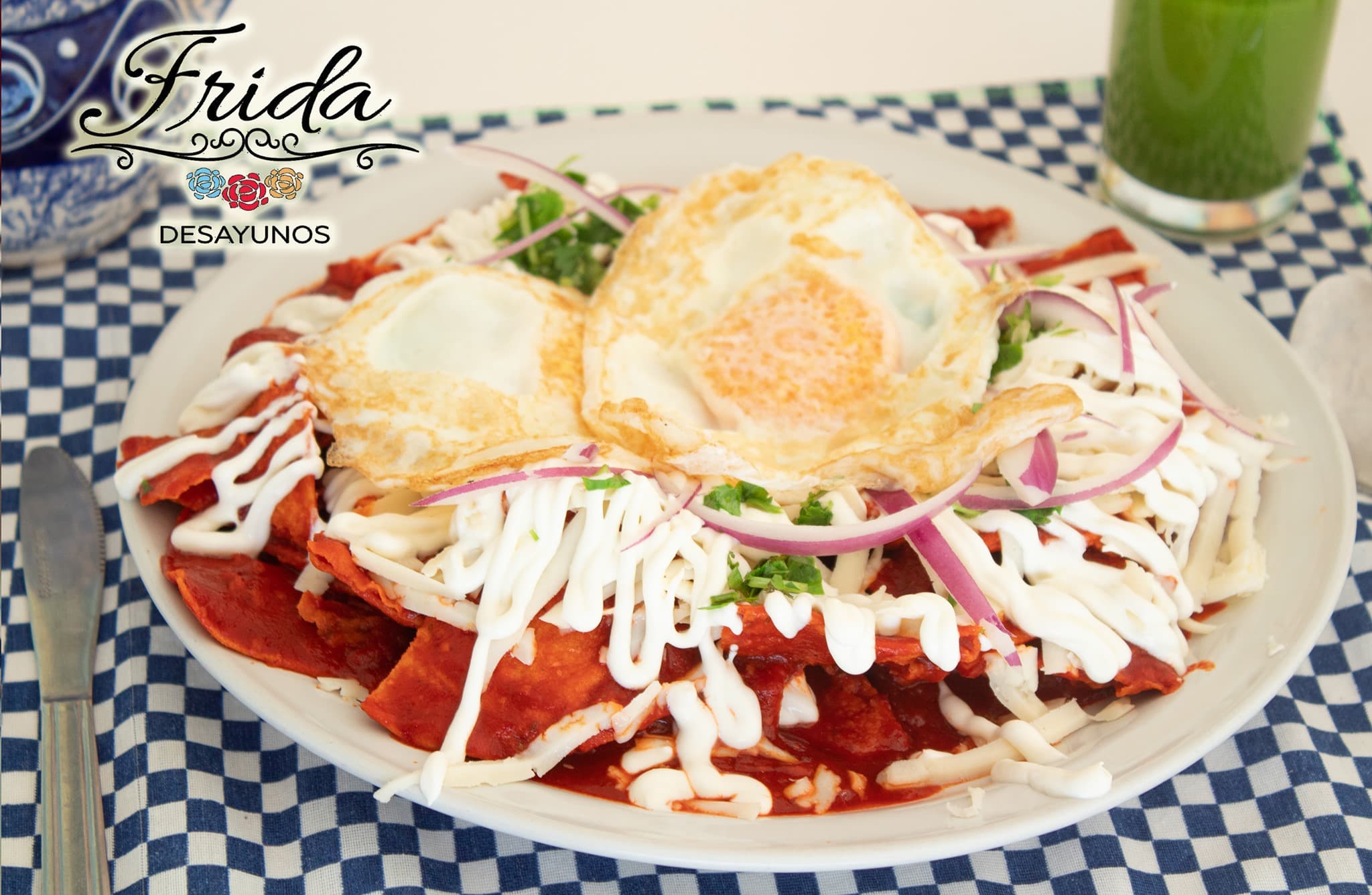 Combo Chilaquiles con Pollo y Huevo + Bebida