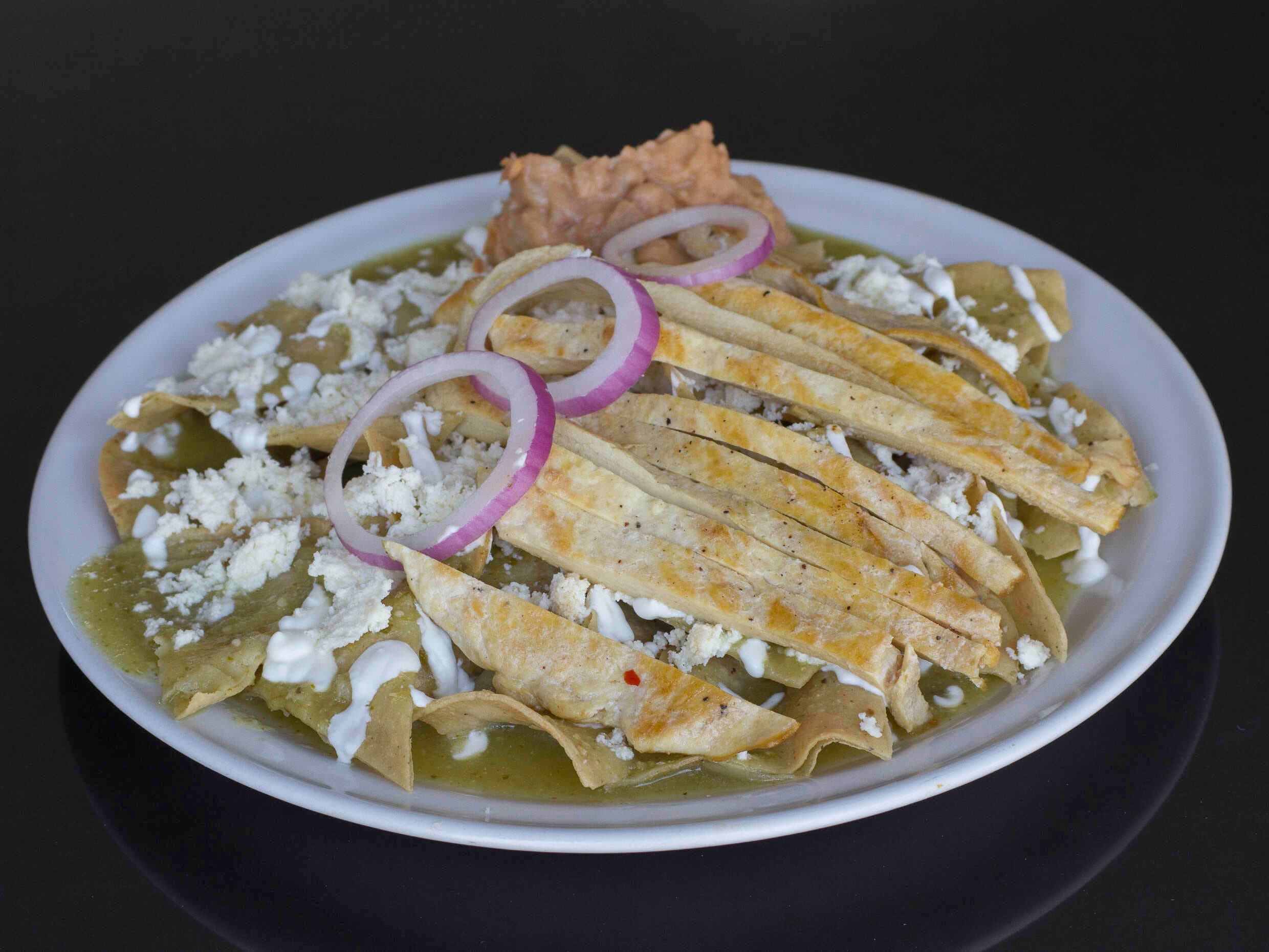 Chilaquiles Verdes con Pechuga Asada