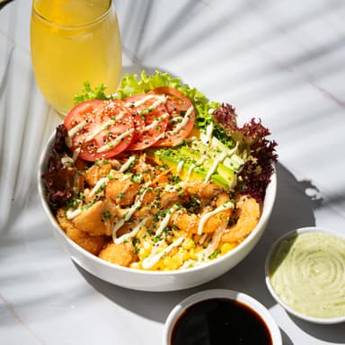 Combo Bowl Ensalada Salmón Crunch  + Bebida