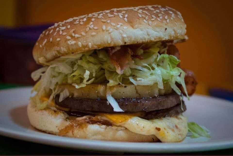 Hamburguesa 2 quesos con Papa gajo