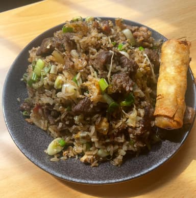 Combo Arroz Oriental con Carne + 1 Spring Roll