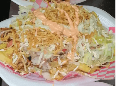 Salchipapa ranchera.