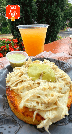 Arepa Montadita de Pollo