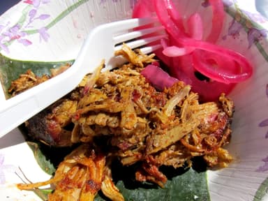 Medio Kilo de Cochinita Pibil + 2 Refrescos